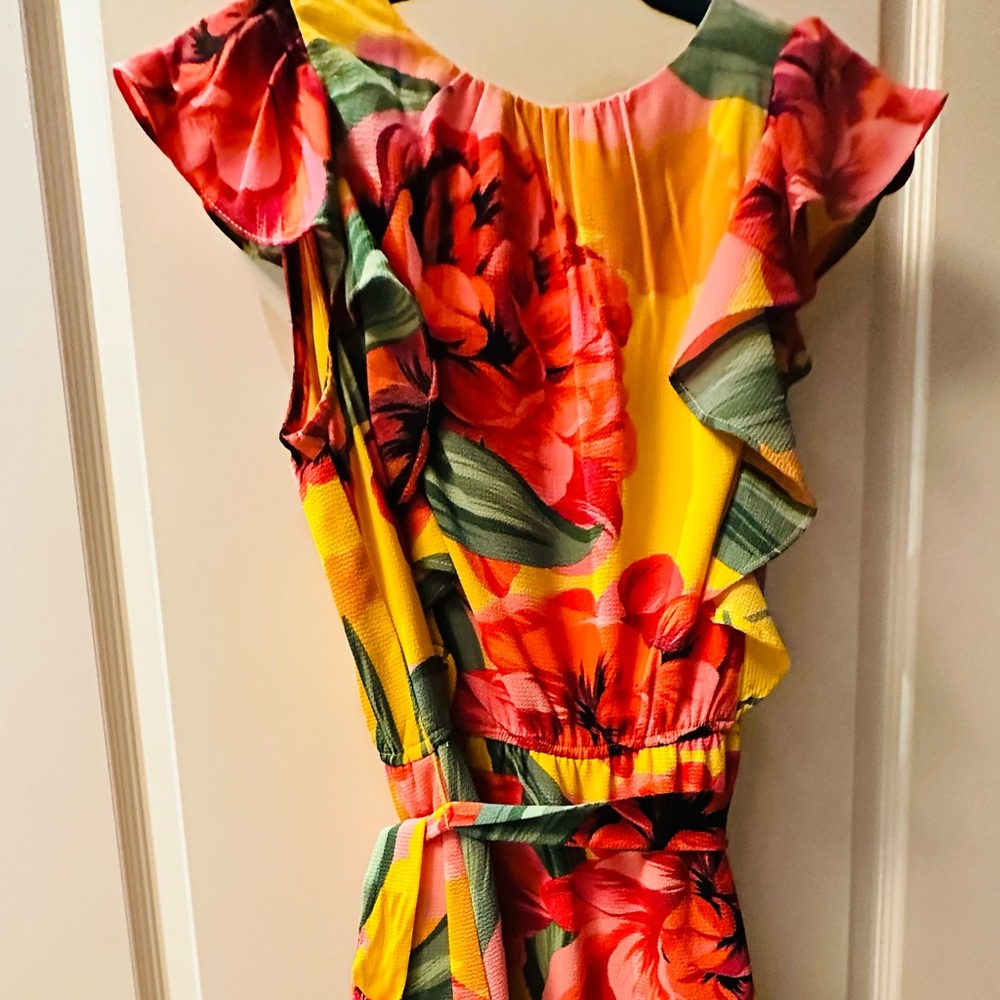 A yellow sunshine floral dress.